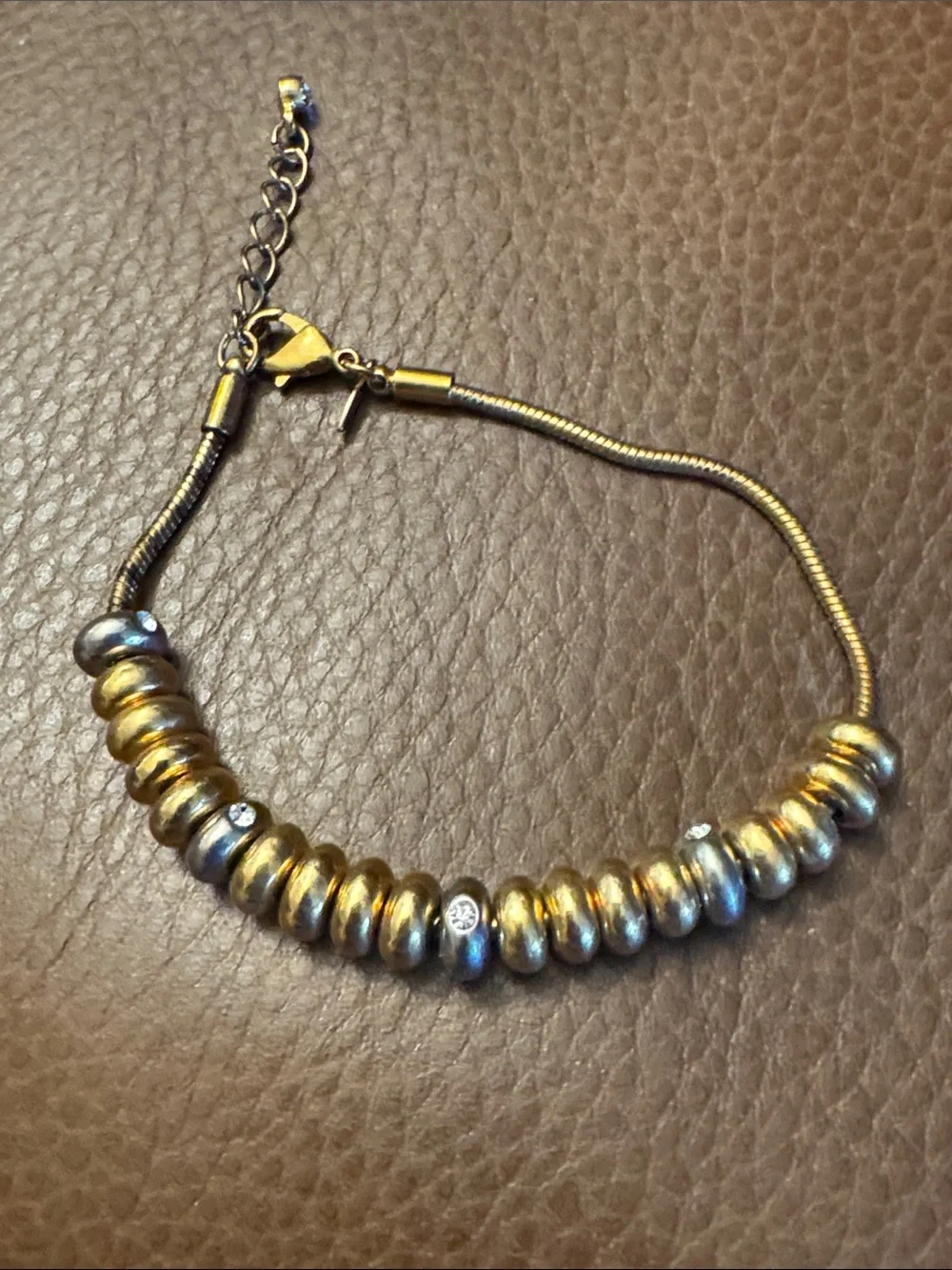 VTG Avon NR bracelet combo of gold tone and Silvertone beads on a snake chain